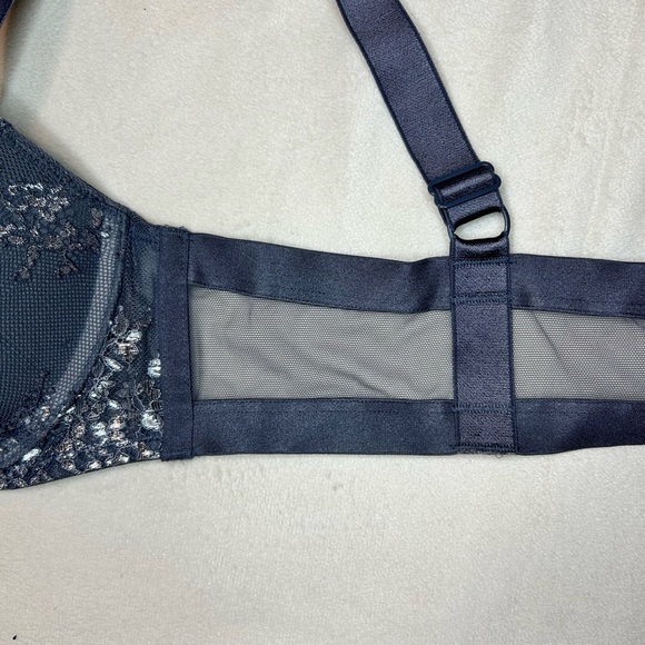 Victoria’s Secret Very Sexy Push Up Bra 36B - Picture 4 of 7